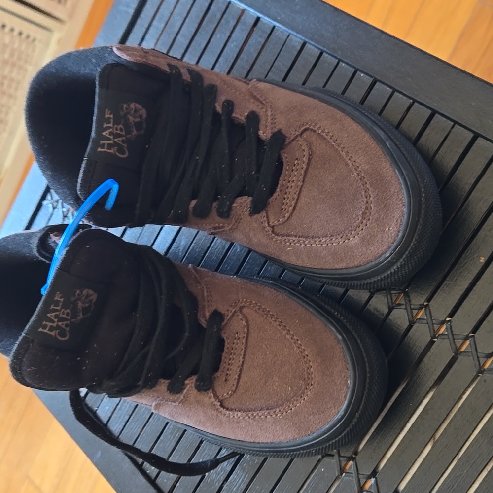NWT Men's Van's Half Cab Sneakers. POPCUSH insole. Black Duracap Soles Size 7.5